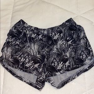 Athleta Abstract Tropical athletic Shorts Small